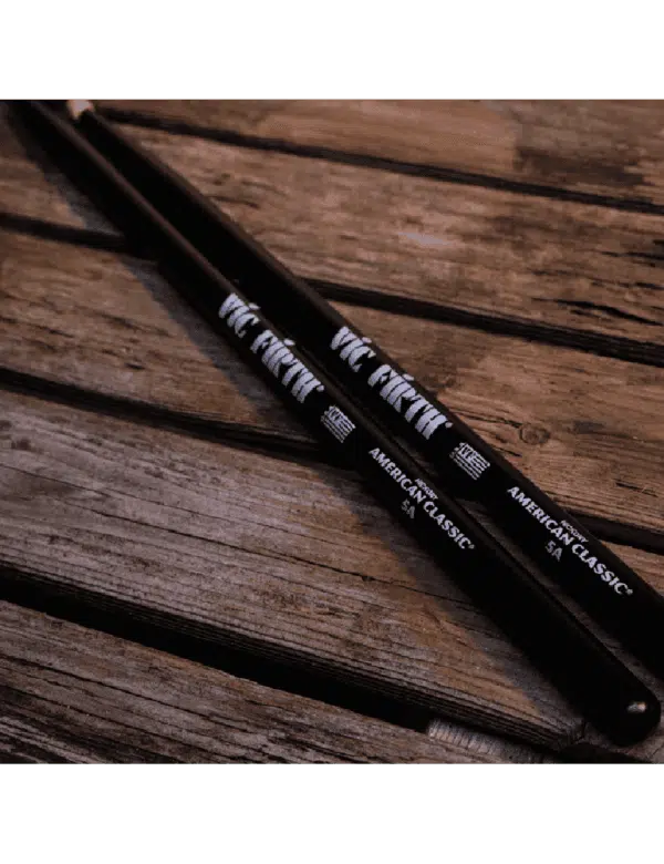 Vic Firth 5A-BK American Classic Baqueta Negra Punta Madera - Imagen 2
